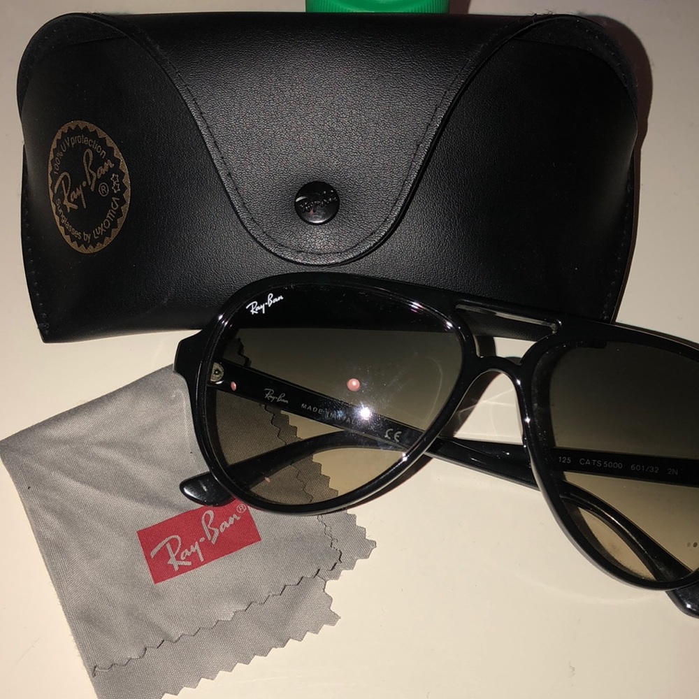 Black ray-ban sunglasses